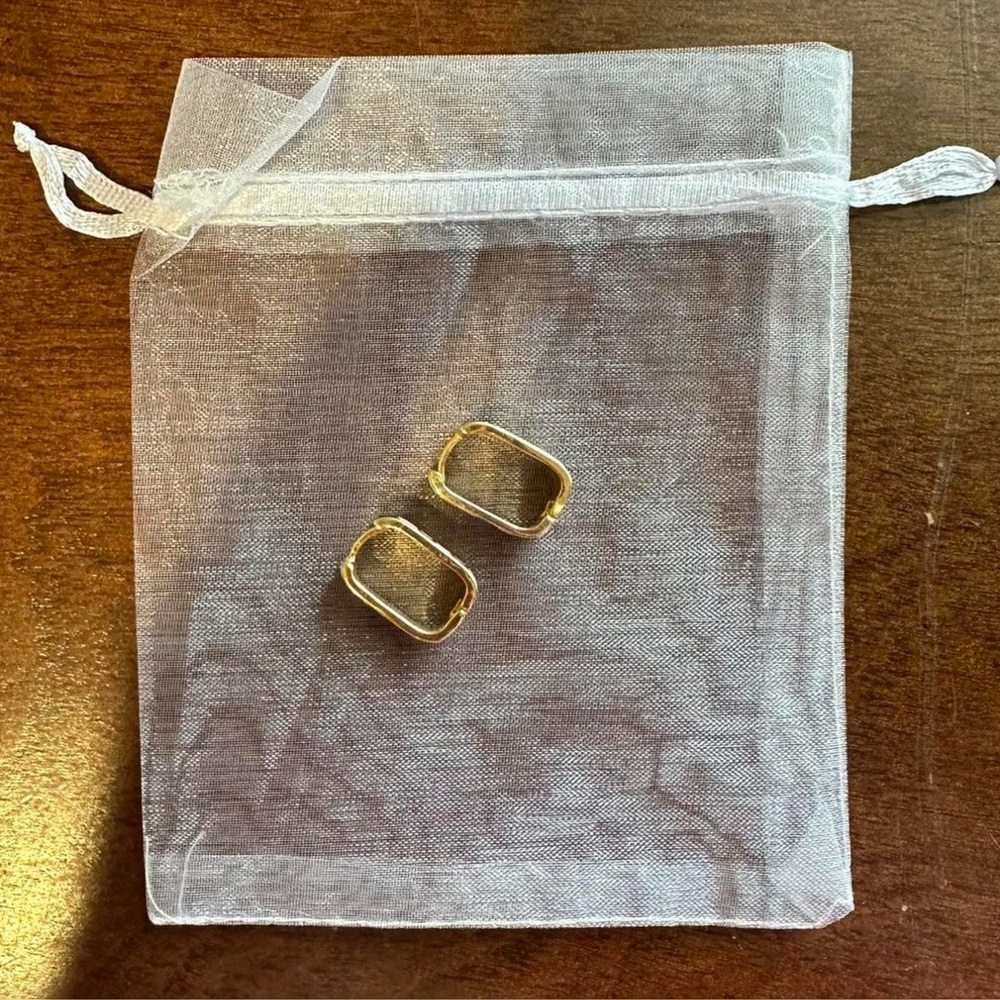 Amazon - checkered gold hoops - Picture 2 of 2